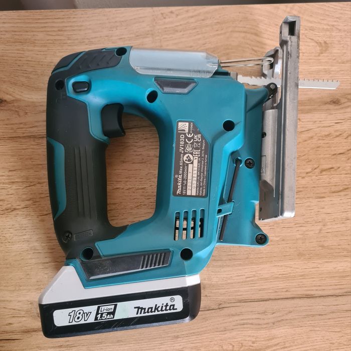 fierăstrău pendular cu acumulator Makita, modelul JV183D