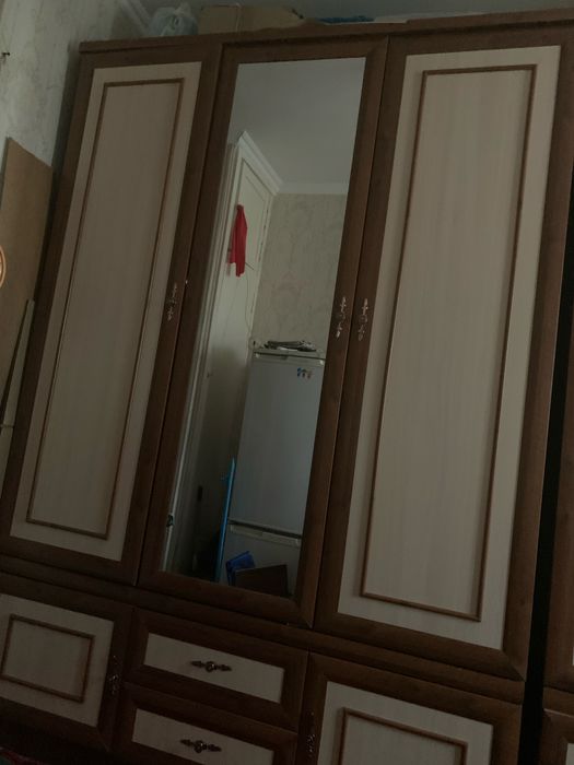 Шкаф зеркальный трехдверный