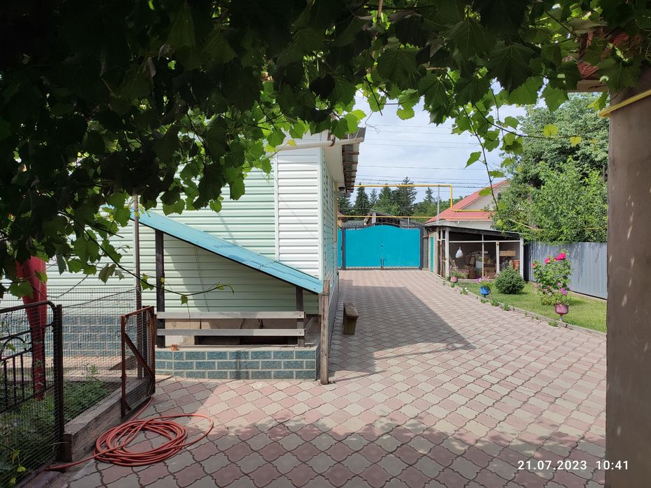 Отдельно стоящий дом в пригороде