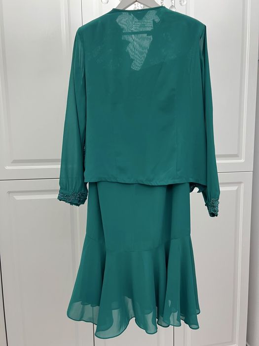 Vand costum pentru femei
