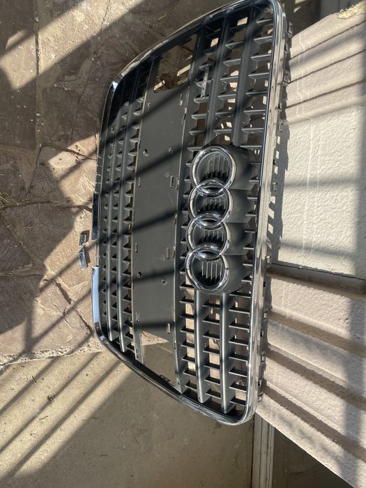 Решетка радиатора AUDI Q7