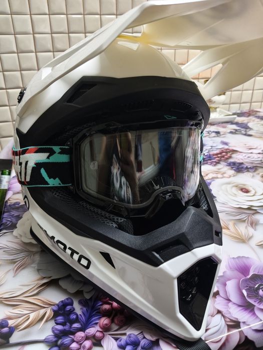 Vând casca CF MOTO și ochelari protecție Leatt
