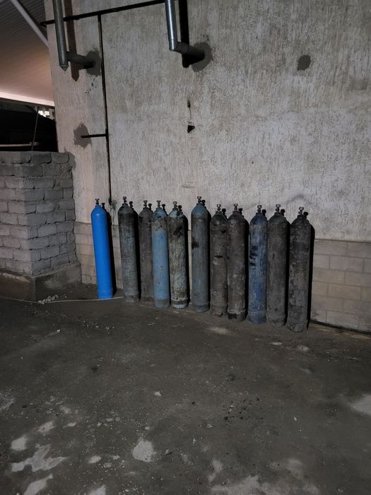 11 штук кислородные баллоны.  Кислород