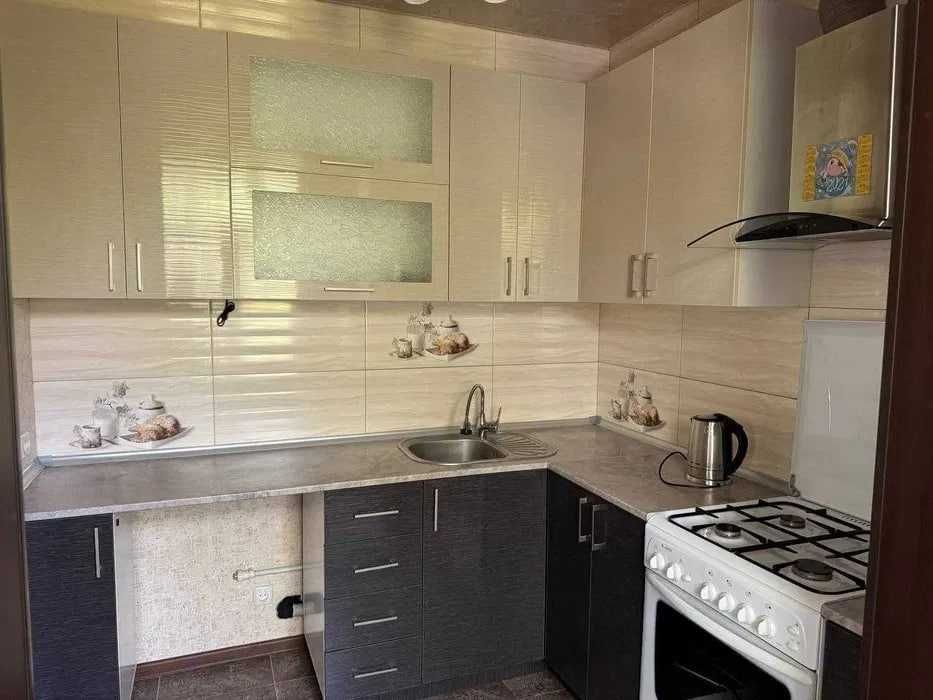 Продаётся квартира Юнусабад15 2 ком рядом метро Туркистон