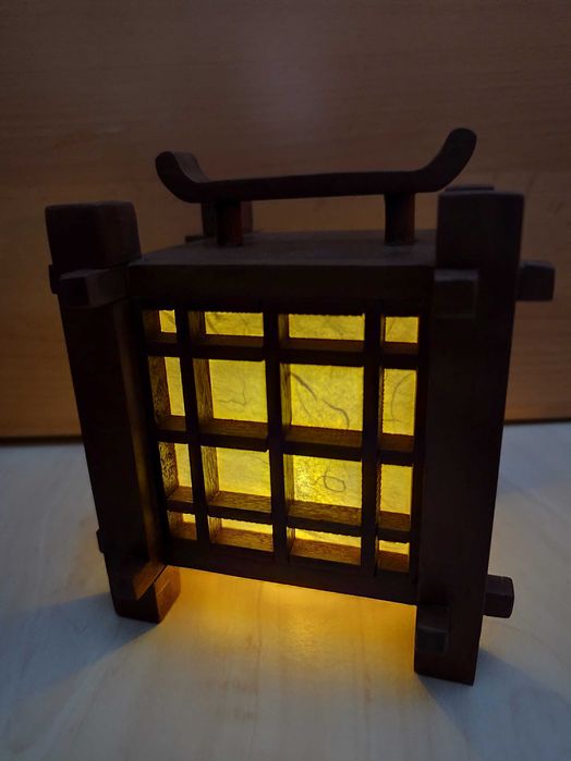 lampa stil japonez lucrata manual din lemn mahon