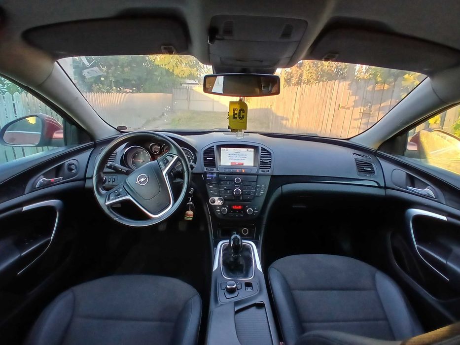 Vând Opel Insignia