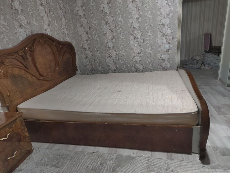 Тумбы,кровать               .