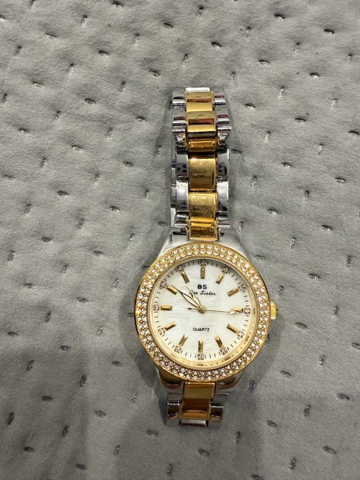 Часы кварцевые новые