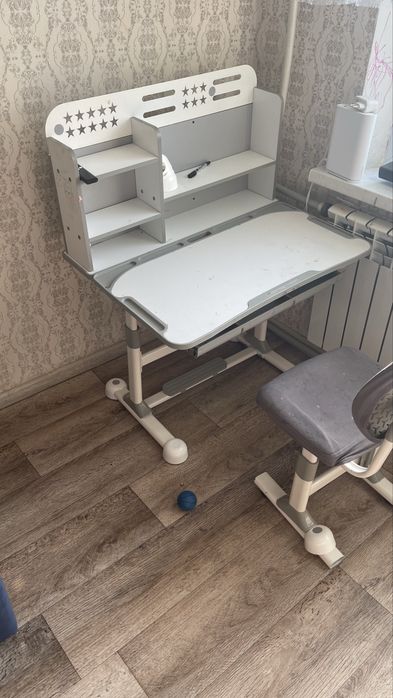 Детский письменный стол со стульчиком