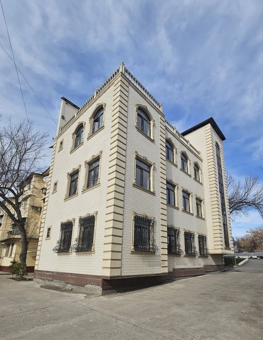 Продаётся отдельно стоящее здание.