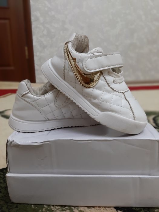 Детская кроссовка