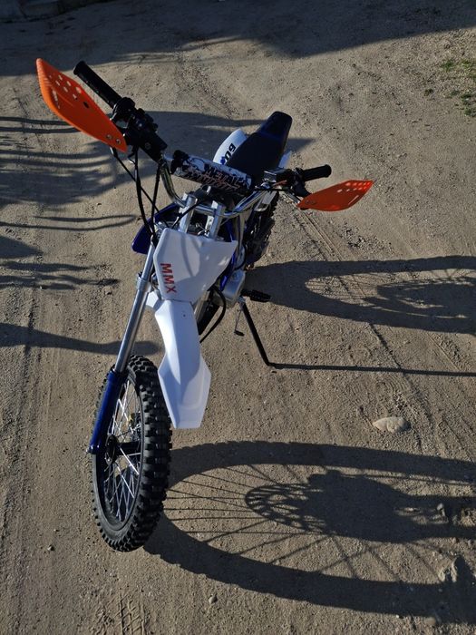 Vând cross / dirt bike 125cc (aprox.) – mai multe detalii la tel