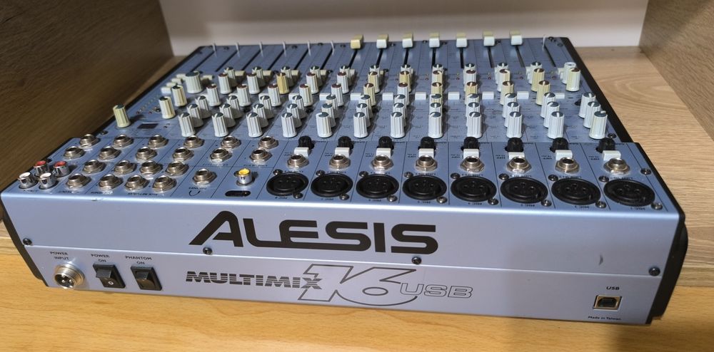 Alesis multimix 12