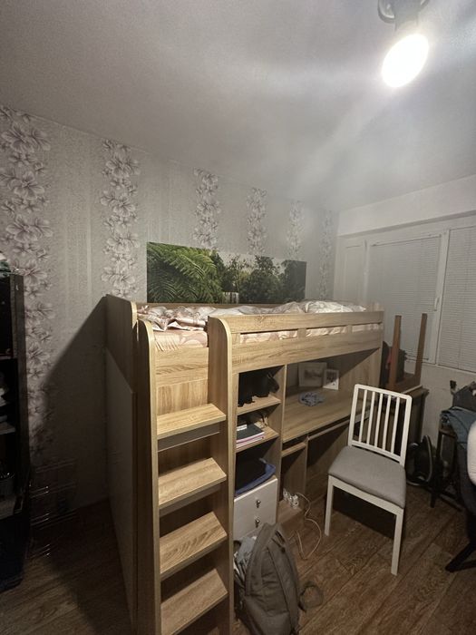Двуетажно легло с бюро и матрак