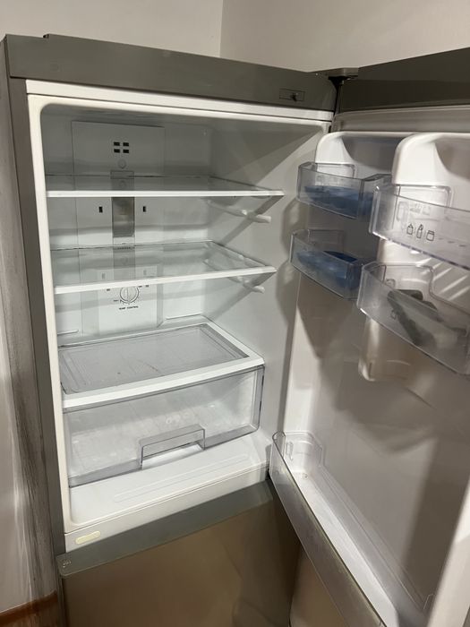 Продам холодильник LG