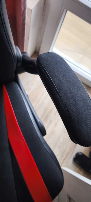 Геймърски стол червено и черно