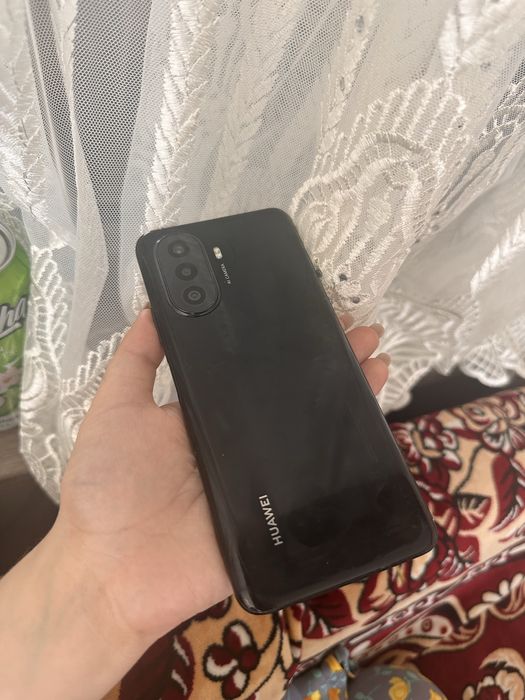 HUAWEI nova Y70