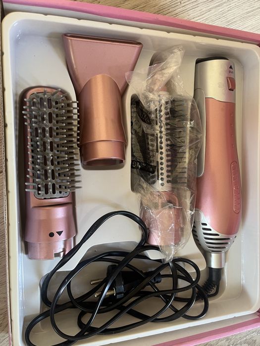 Продам фен и насадки