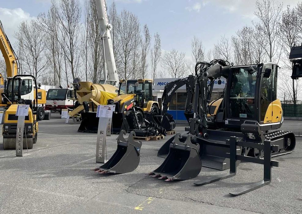 MECALAC 6MCR - Мултифункционален багер, челен товарач, кран и мотокар