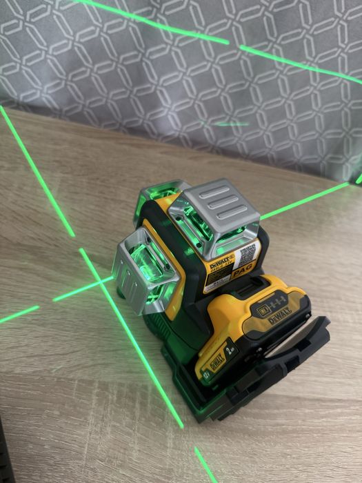 Nivela DeWalt 360 12V 2AH NOUA