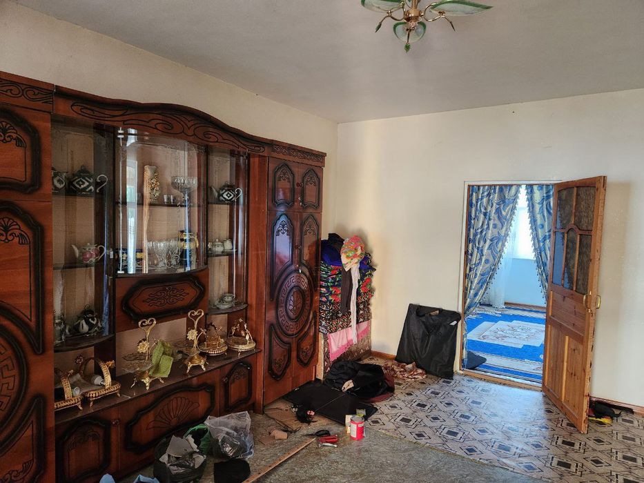 Шинам 7 хонали 10 соток дан зийод ер майдони, ошхона, баня, тандирхона