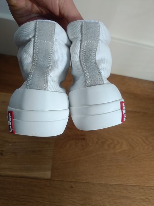 Levis , Дънки и кецове . Сет 65лв