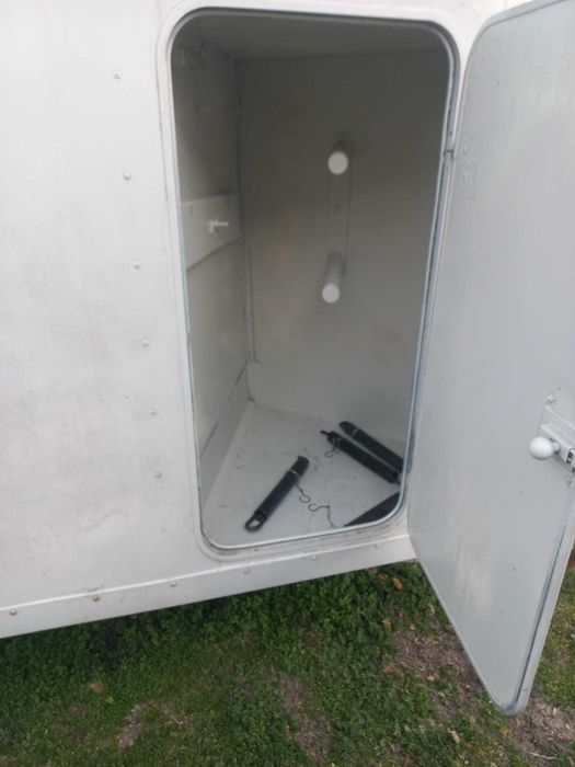 Remorca de cai transport