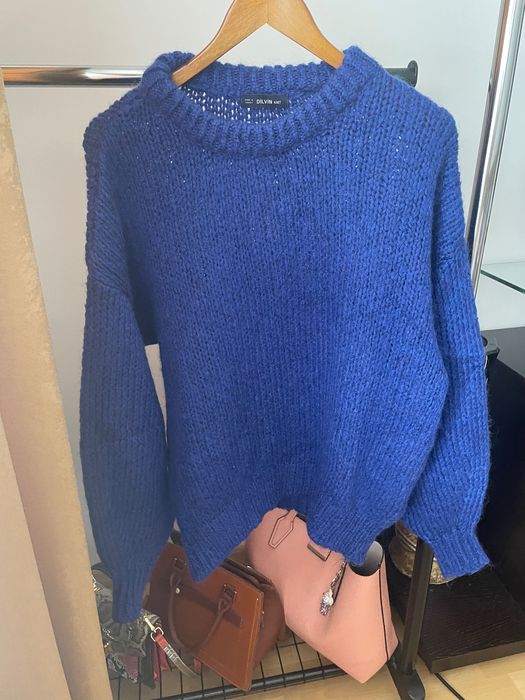 Блузи и пуловери