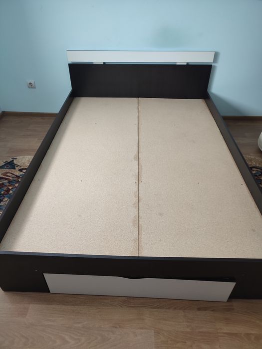 Vând pat cu saltea pentru dormitor