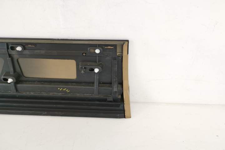 Бентли Бентайга / Bentley Bentayga Оригинална дясна предна врата, добр