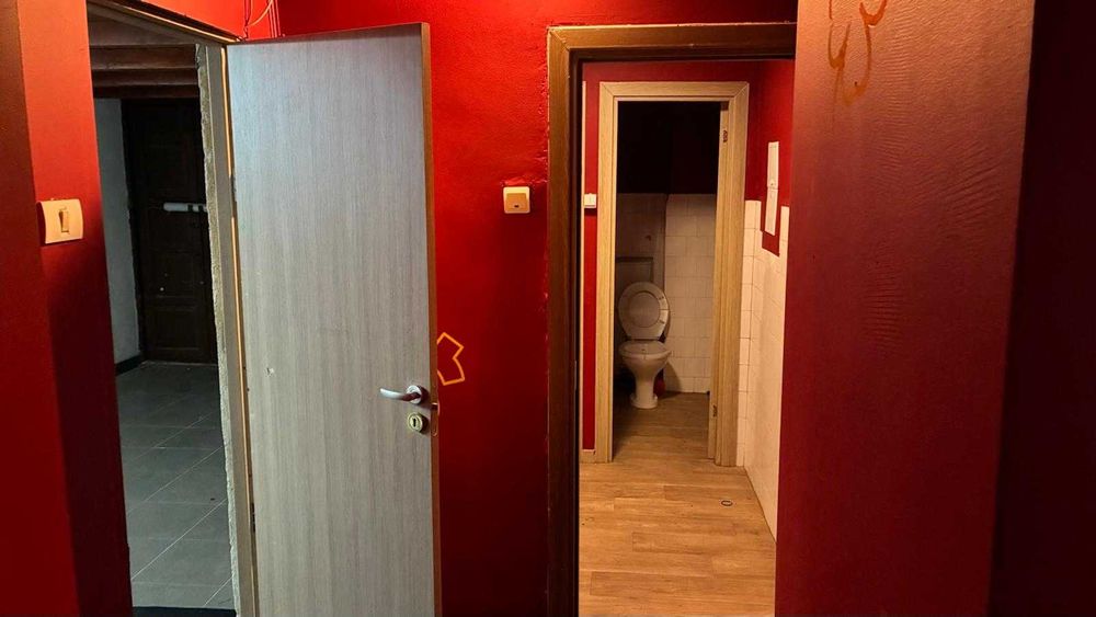 Inchiriez spatiu comercial cu terasa