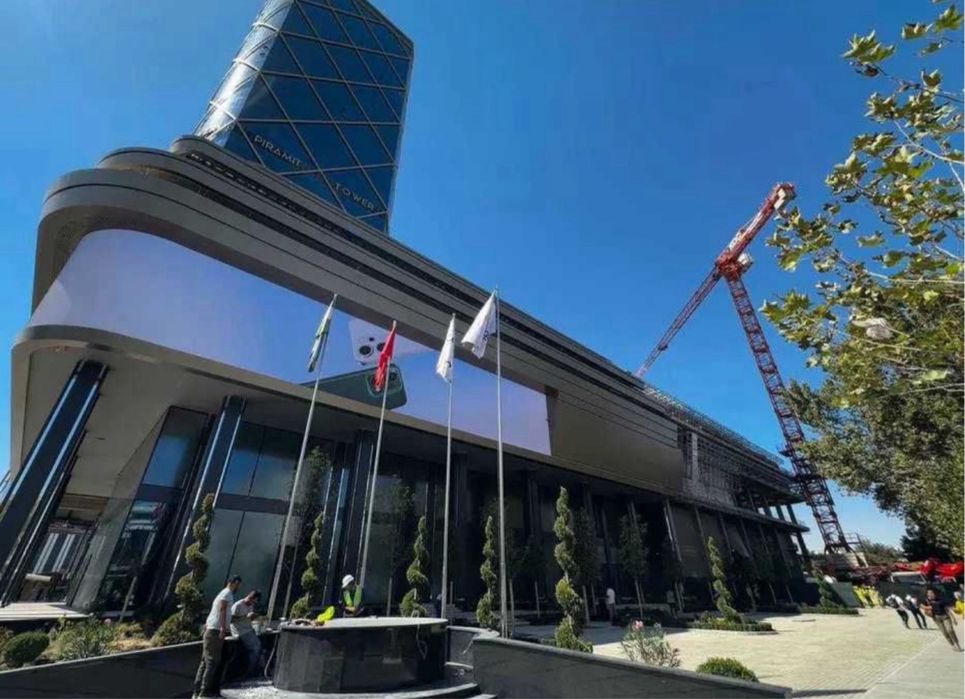 Сдается премиум нежилое помещения в Piramit Mall 148 квадратных 2-Этаж