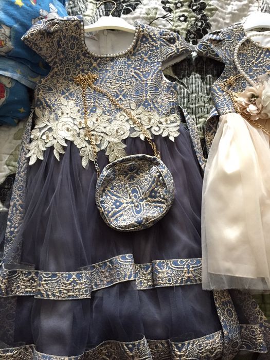 Продам платья для девочек