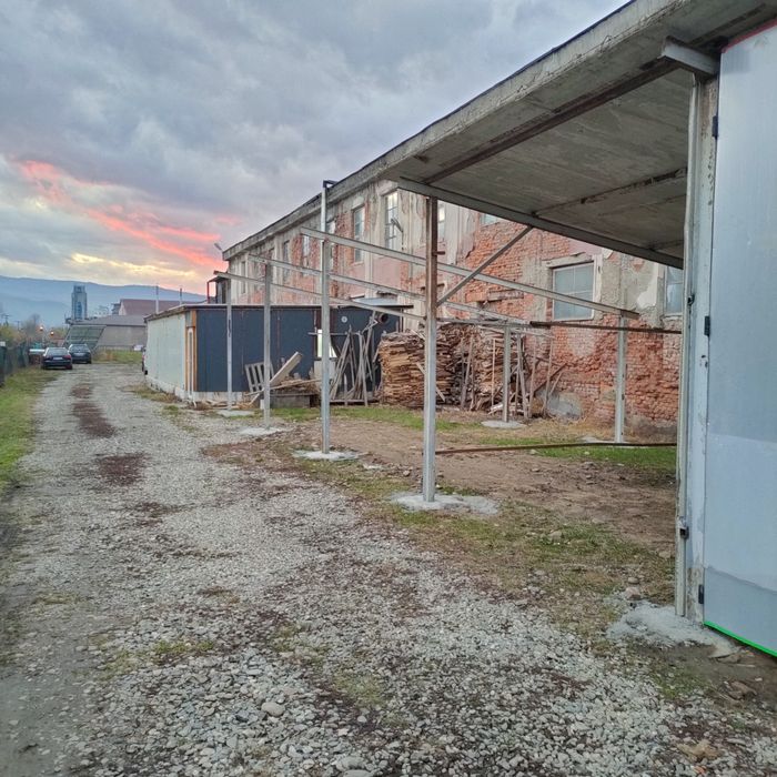 Închiriez convenabil spațiu comercial