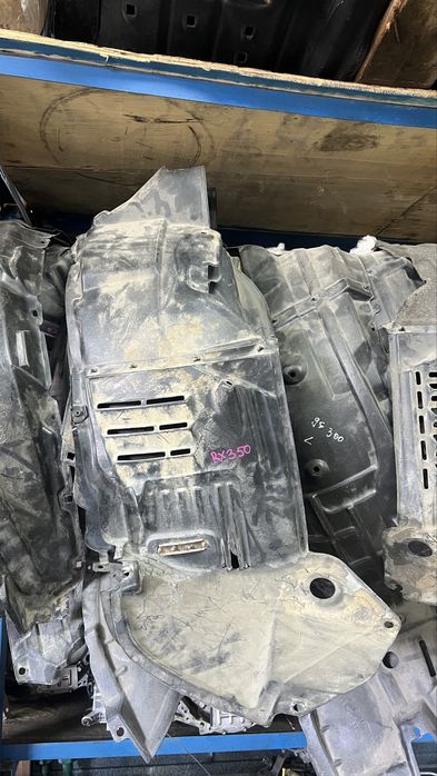 Передний подкрылок Лексус RX350 2 поколение