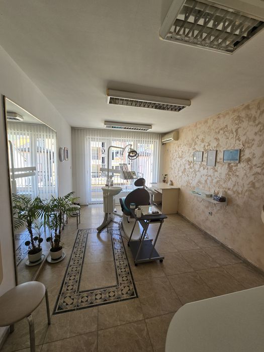 Дава се под наем Офис в Бургас, Център - 57 кв.м за 612 € - Снимка #1