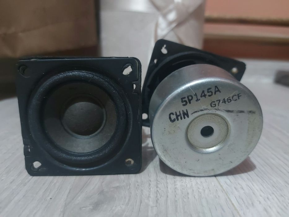 Difuzoare Bose 5P145A / G746CF. (Mid-High / Full-range).
Impedanță: 4 Ohmi