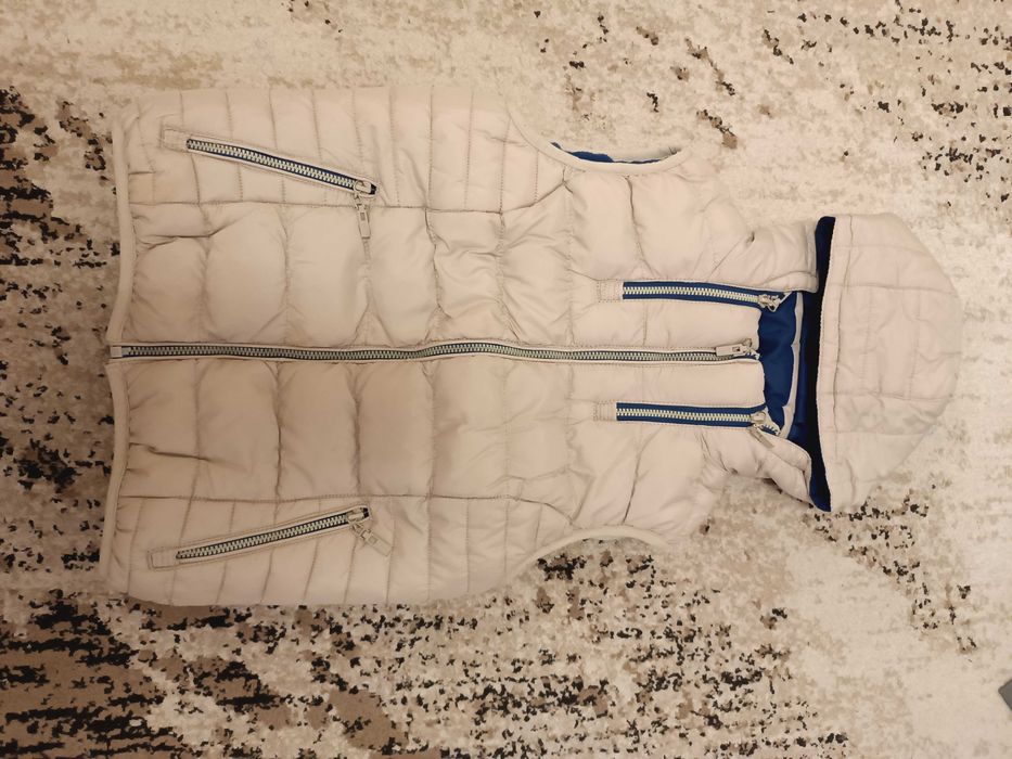 Детски елек кремаво и синьо