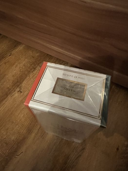Vand parfumuri  aduc si la comanda