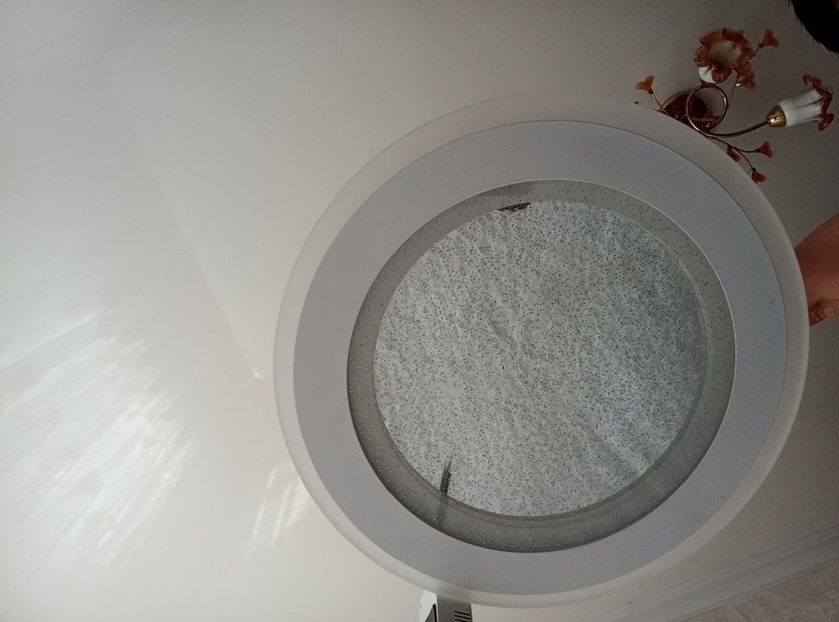 Продам новую люстру