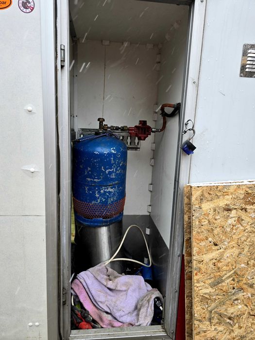 Мерцедес кемпър за бързо хранене готов за работа