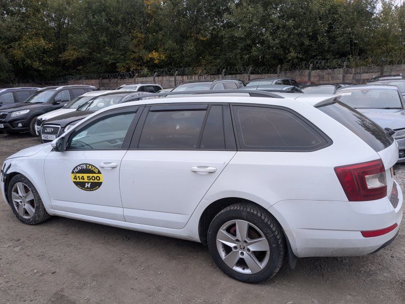 Dezmembrari / Dezmembrez Skoda Octavia 3 Combi (5E5) 2.0 TDI CRMB cutie viteze manual cod culoare LS9R
