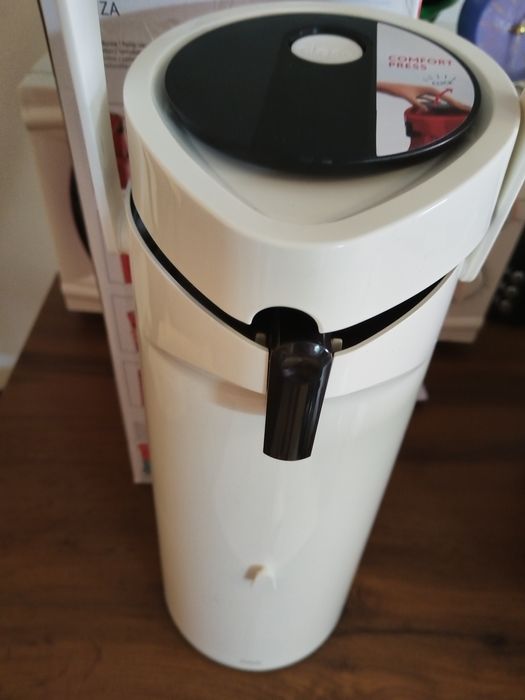 Термос с помпа Tefal