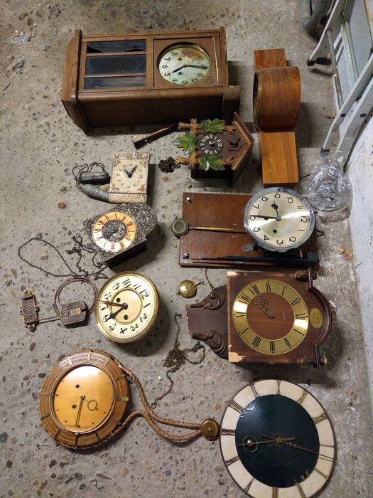 Vind piese pentru pasionații de ceasuri de perete cu gong și pendul