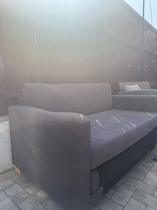 Canapea dimensiune mica, ideal terasa sau bucatarie