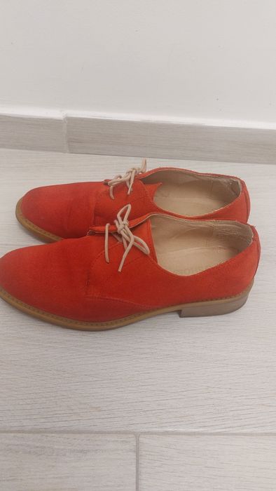 Pantofi rosii piele întoarsă