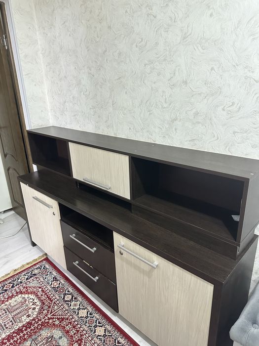 Шкаф с навесными полками