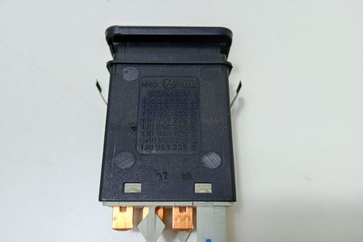 Buton  avarii 1J0953235 Volkswagen VW Golf a 4-a generatie