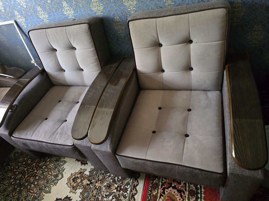 Диван кресло в хорошем состояние
