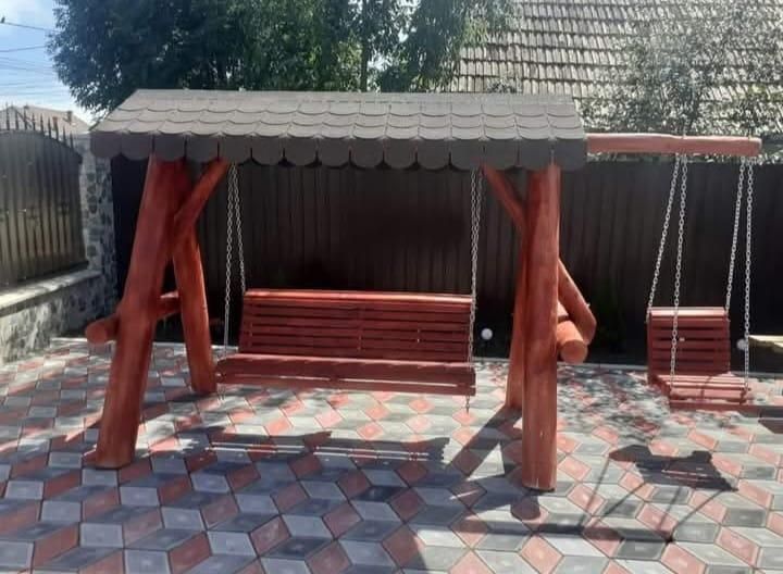 Leagane, mese, fântâni, mobilier rustic